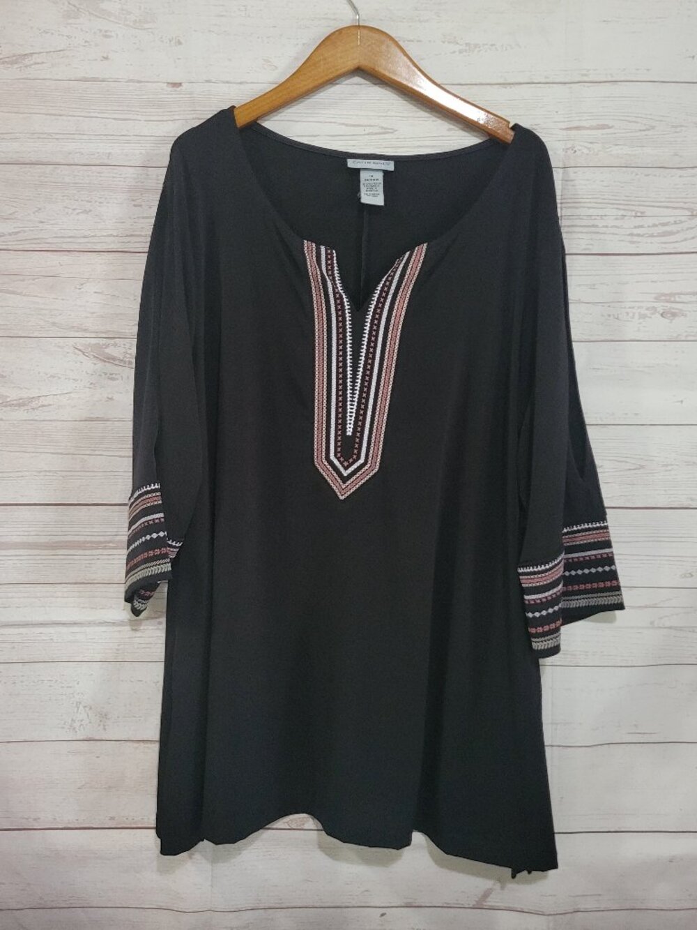 Catherines Tunic Top Womens 1X Black Geometric Textured Boho Split Neck Stretch
